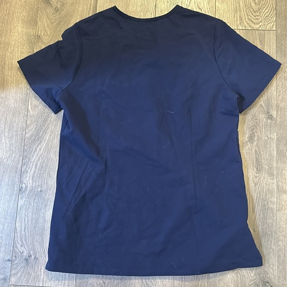 FIGS Scrubs Top - Picture 3 of 3